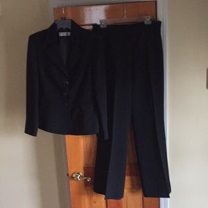 Tahari woman’s black pants suit